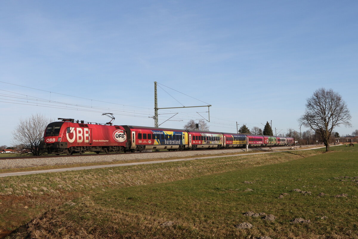 1116 249 mit dem  ÖFB-Railjet  am 1. Januar 2023 bei Übersee am Chiemsee.