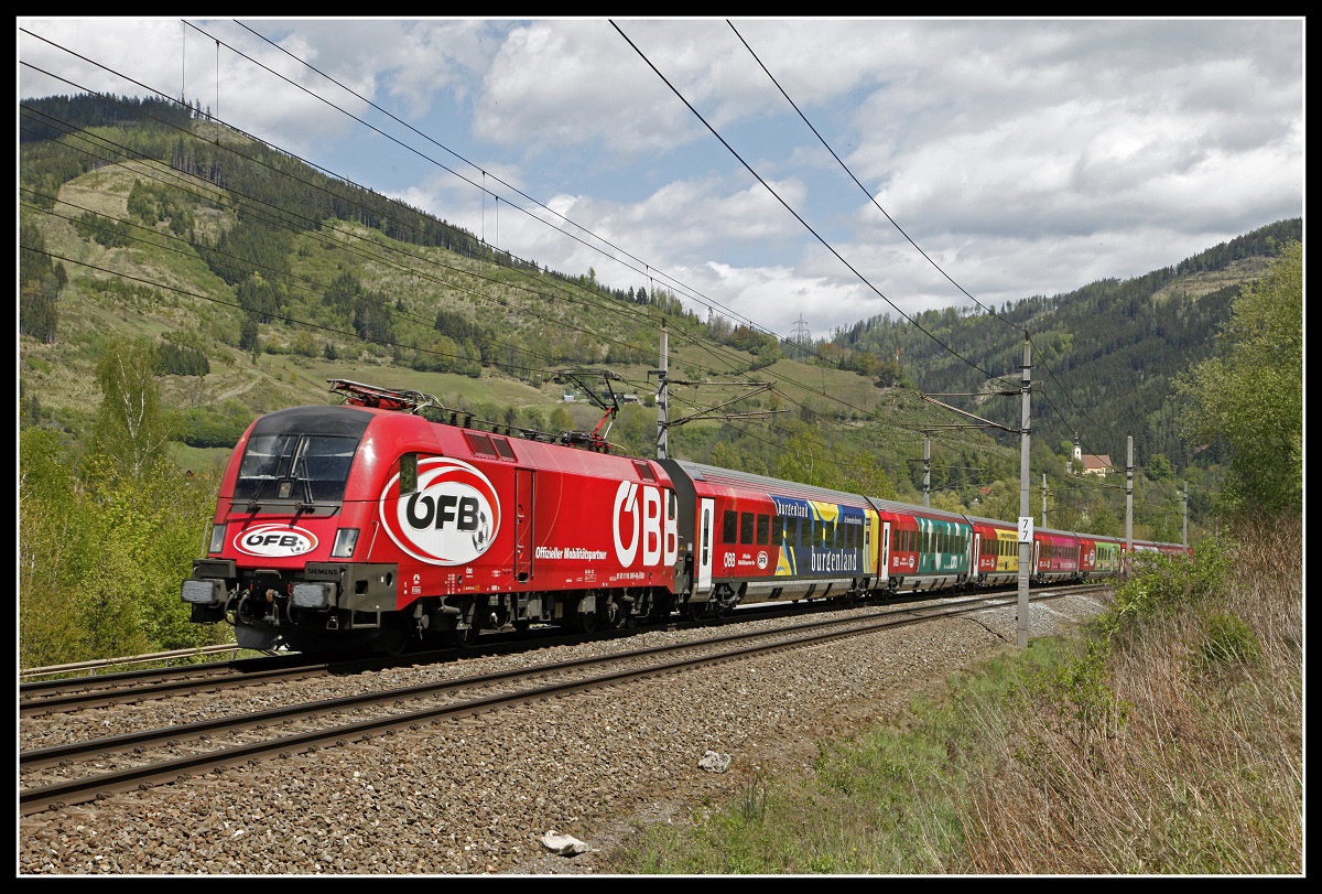 1116 249 ÖFB als Railjet 535 zwischen Bruck-Mur und Niklasdorf am 4.05.2020.