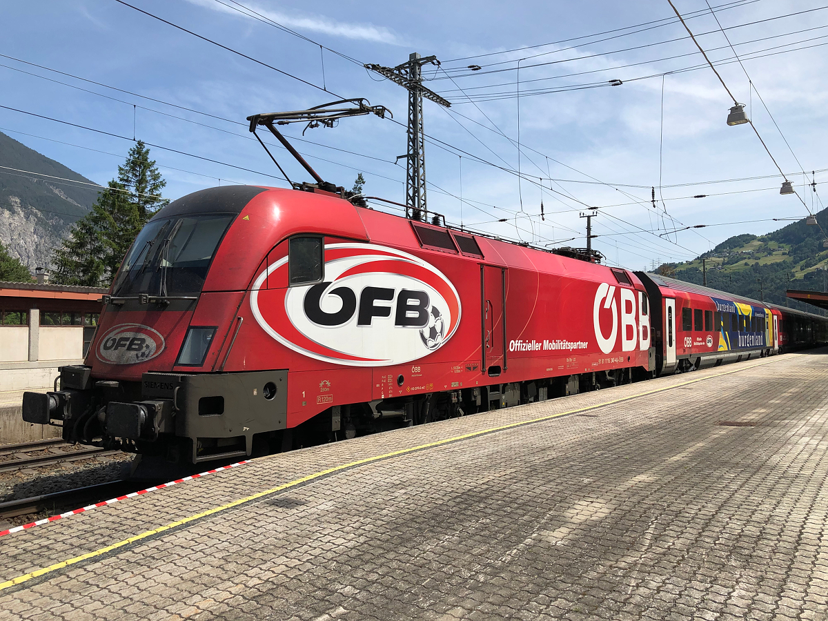 1116 249 im  ÖFB  Design hing am Zugschluss des RJX 867 von Ötztal-Bahnhof nach Flughafen Wien. Aufgenommen am 16.06.2021 in Ötztal-Bahnhof