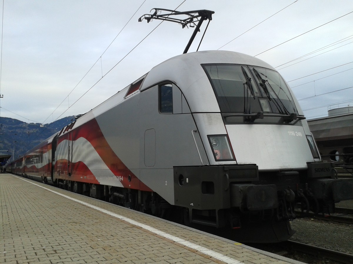 1116 249  Ski WM Schladming  mit railjet 530 (Lienz Wien Meidling) vor Abfahrt im Bahnhof Lienz,18.12.2014