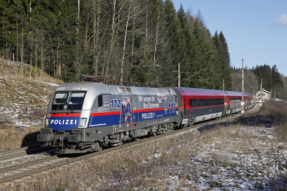 1116 250 (Polizei) als RJ651 bei Steinhaus am 9.12.2014.