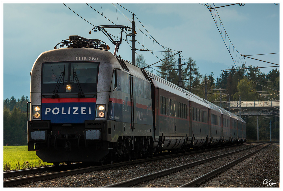 1116 250  Polizei  zieht railjet 632 von Villach nach Wien Meidling. 
Zeltweg 1.10.2013