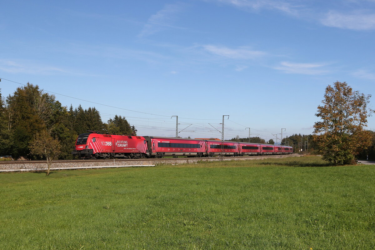 1116 251  100 Jahre ÖBB  war am 6. Oktober 2024 bei Fuchsreut in Richtung München unterwegs.