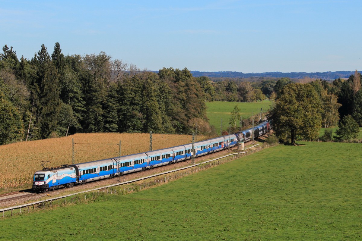 1116 251 und 1116 248 mit ihren Garnituren am 19. Oktober 2014 bei Übersee.