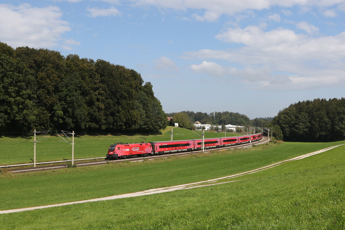 1116 251 aus Salzburg kommend am 18. September 2024 bei Axdorf.