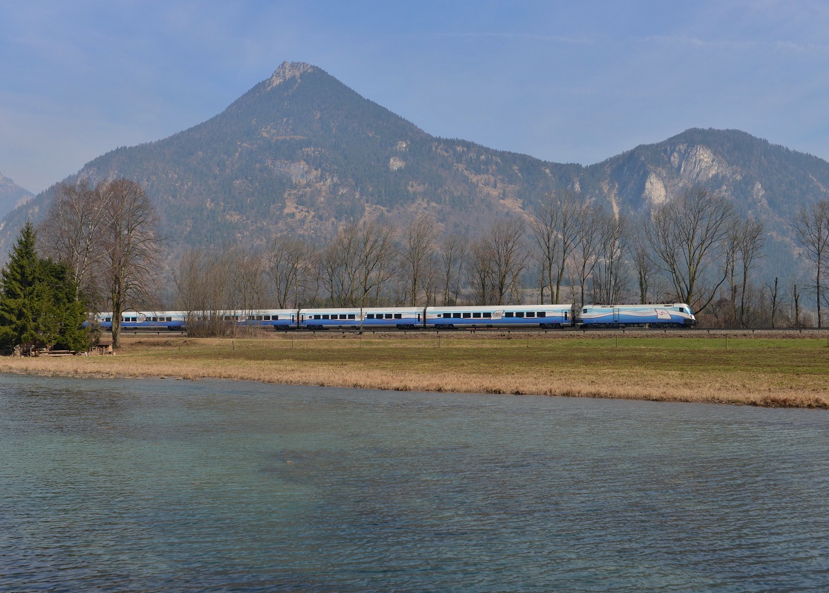 1116 251 mit dem Ski-Austria-Railjet am 11.03.2014 bei Niederaudorf. 