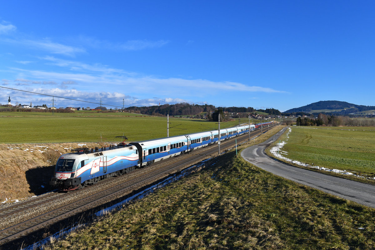 1116 251 mit einem Railjet am 31.12.2017 bei Weng.