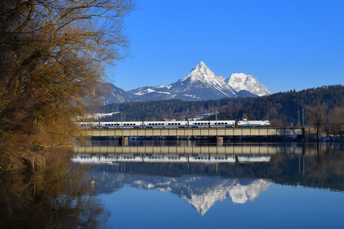 1116 251 mit einem RJ am 27.01.2018 bei Kirchbichl. 