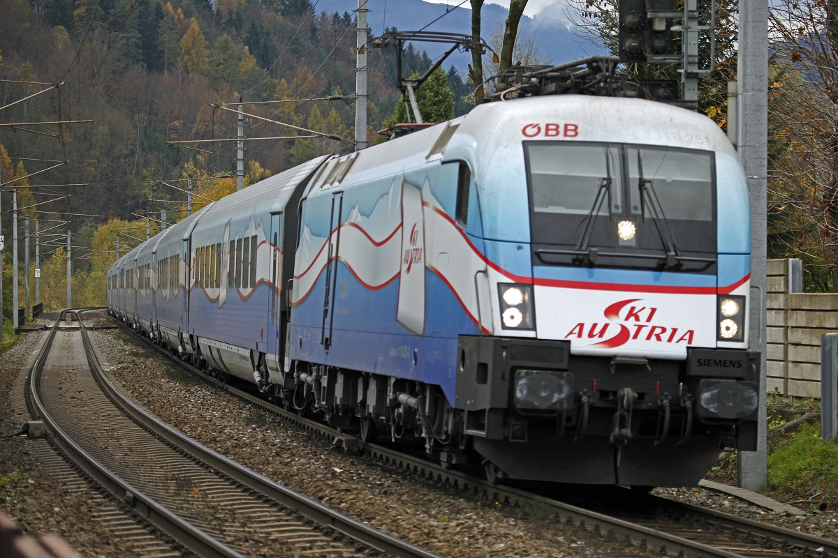 1116 251 (Ski-Austria) als RJ538 in Kapfenberg am 4.11.2013.
