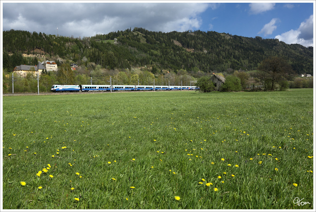 1116 251  SKI AUSTRIA  fährt als railjet 535 (Wien Meidling - Villach) durch das frühlingshafte Murtal. 
Sauerbrunn 16.4.2014