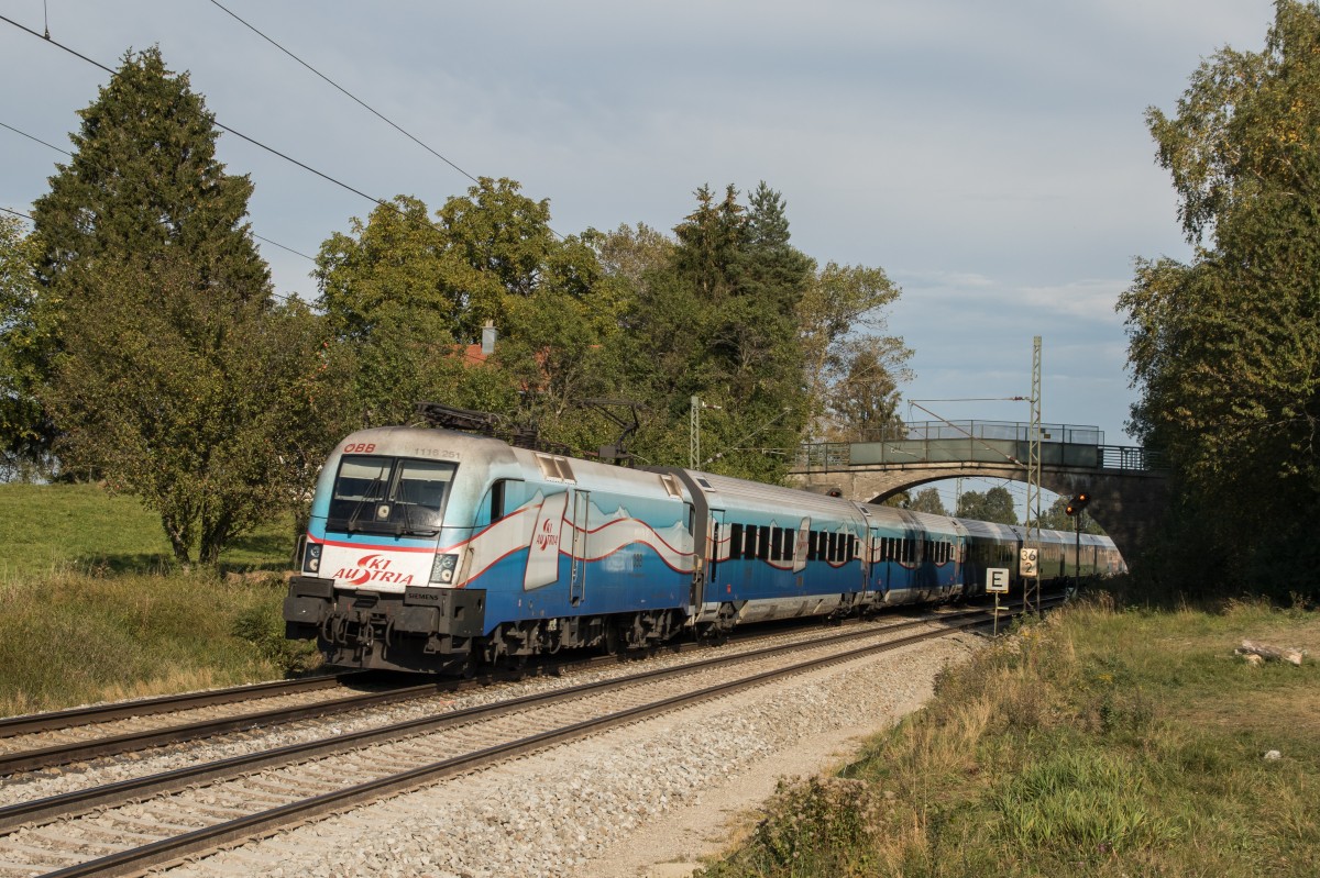 1116 251  SkiAustria  am 3. Oktober 2015 bei Übersee.