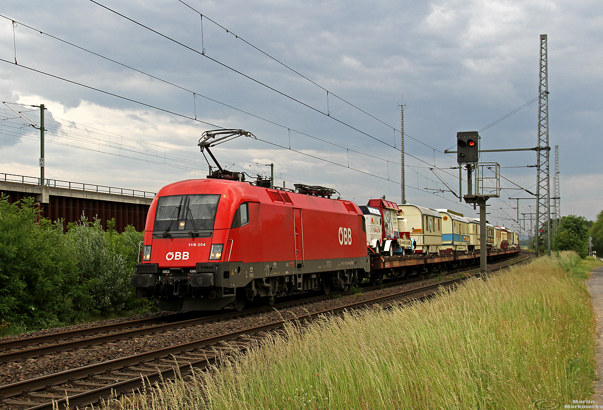 1116 254 mit dem Zirkus Roncalli bei Porz Wahn am 03.06.2019