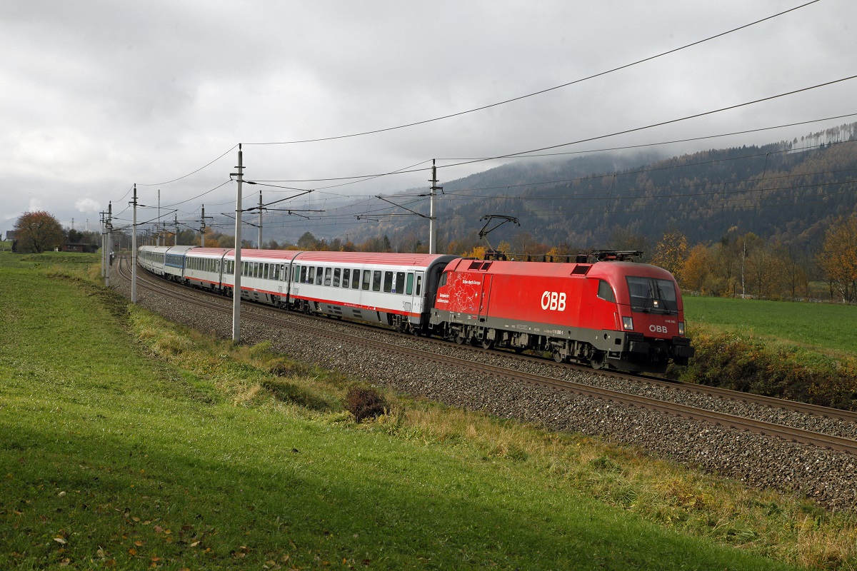 1116 260 mit EC102 nahe Niklasdorf am 9.11.2014.