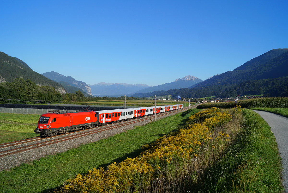 1116 264 zieht den REX 5362 (Innsbruck Hbf - Landeck-Zams) bei Flaurling in Richtung Arlberg, 04.09.2019.