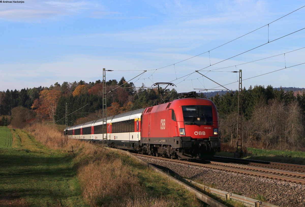 1116 266 mit dem IC 282/RE 50282 (Zürich HB/Singen(Htw)-Stuttgart Hbf) bei Eutingen 15.11.20