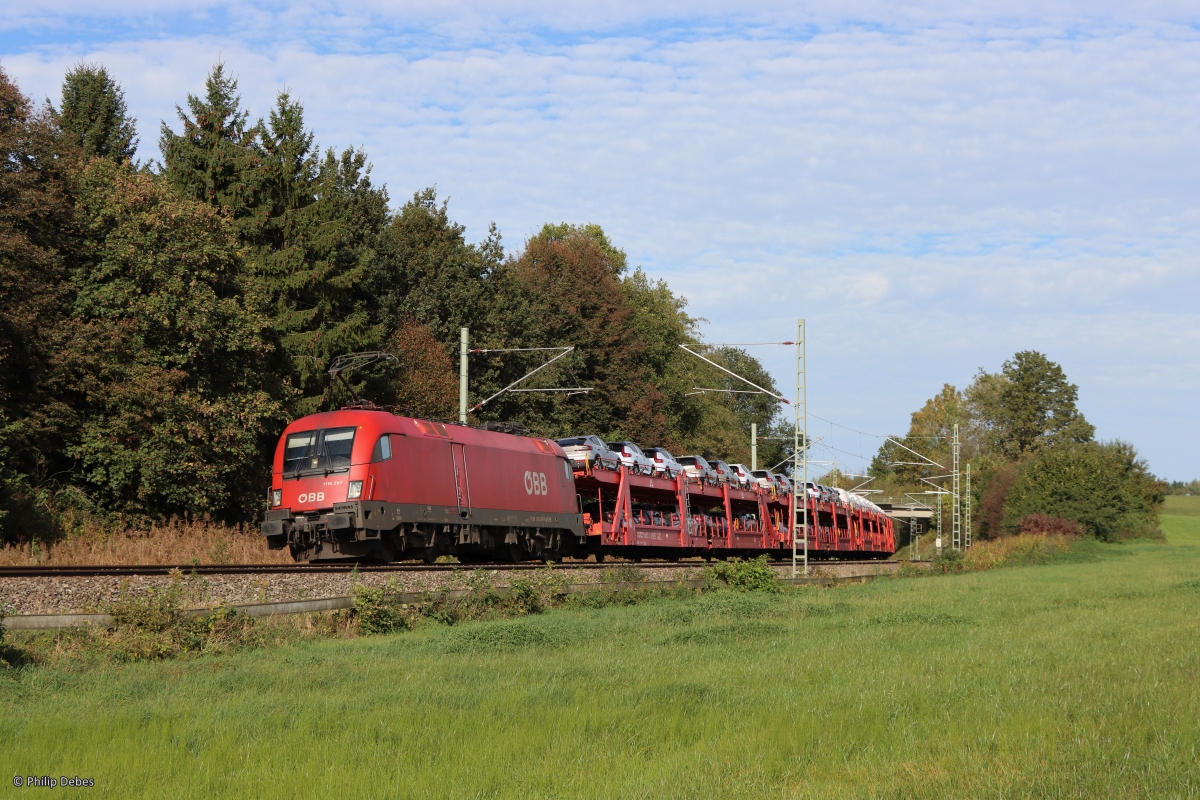 1116 267-6 (ÖBB) mit einem Autotransportzug in Ostermünchen, 12. Oktober 2023
