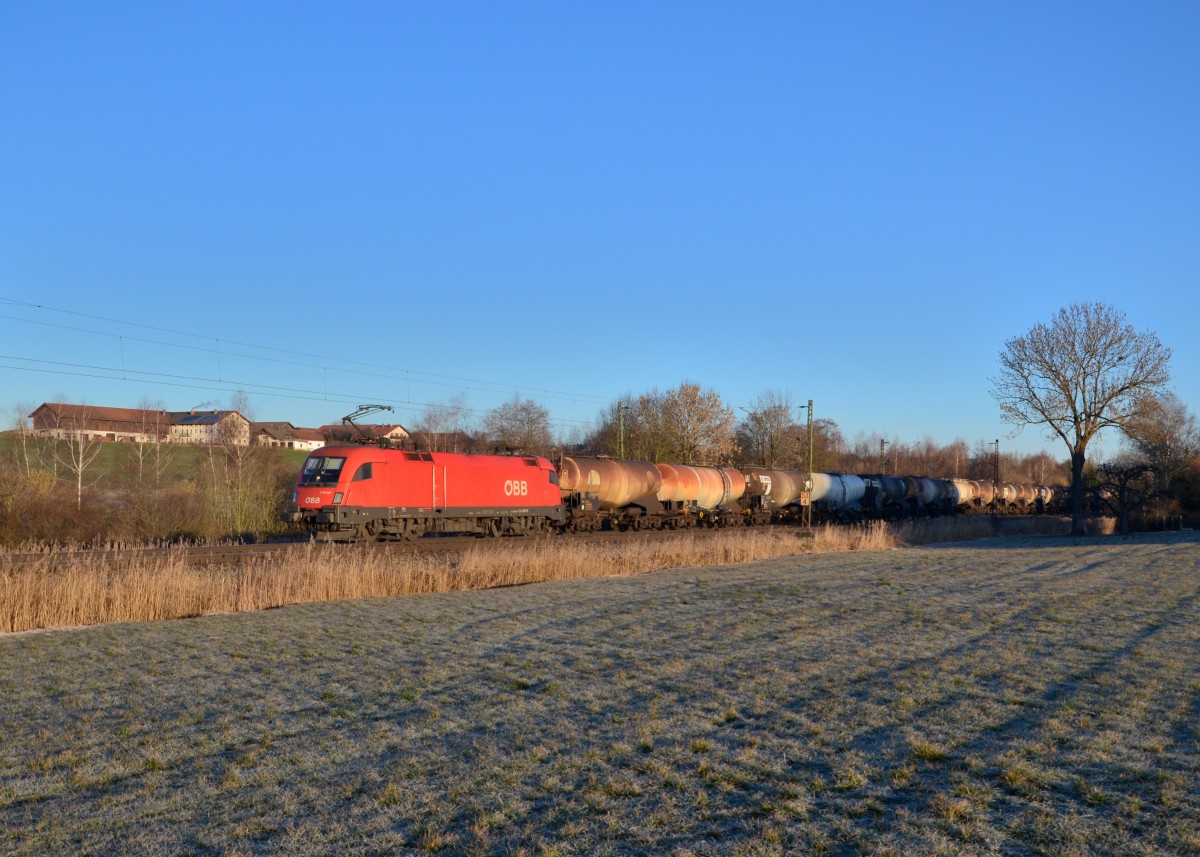 1116 267 mit einem Knickkesselzug am 25.02.2014 bei Haus. 