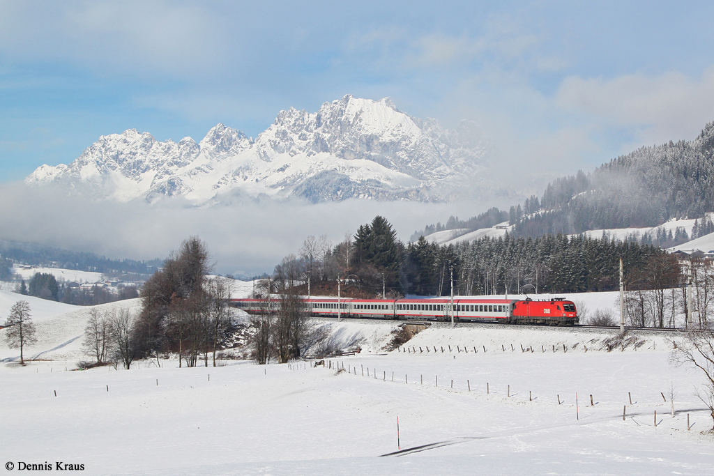 1116 267 mit einem Zusatz-IC am 08.02.2014 bei Fieberbrunn.