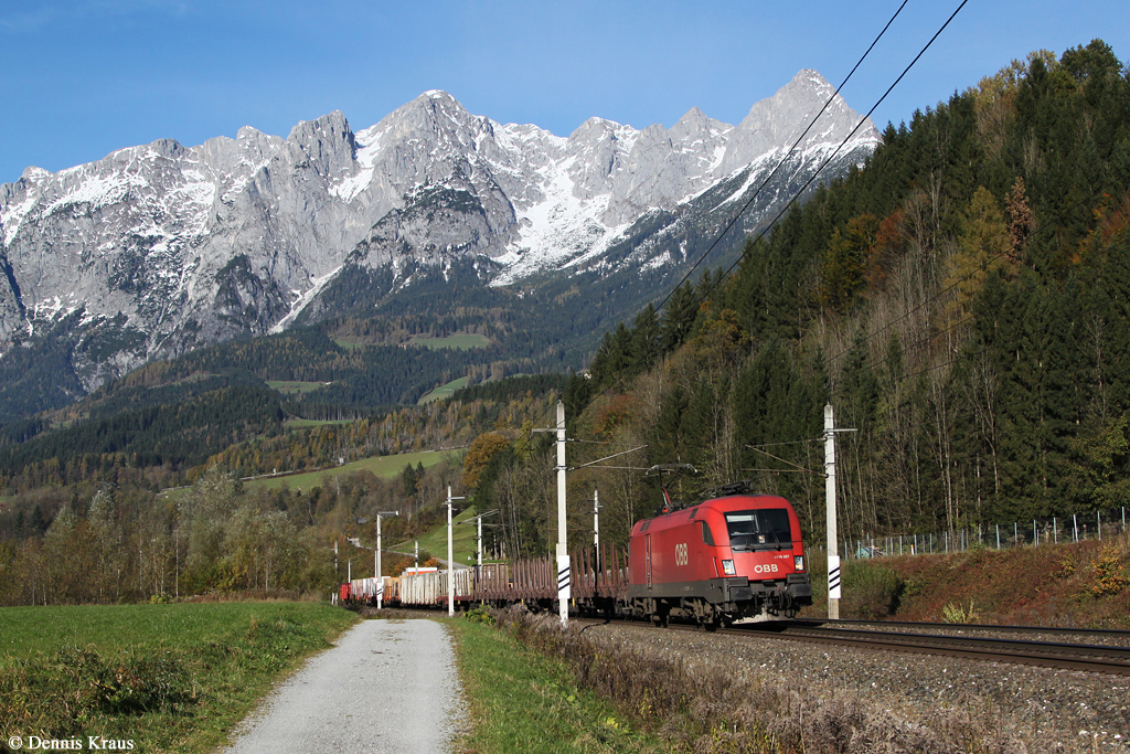 1116 267 mit Güterzug am 01.11.2014 bei Pfarrwerfen.
