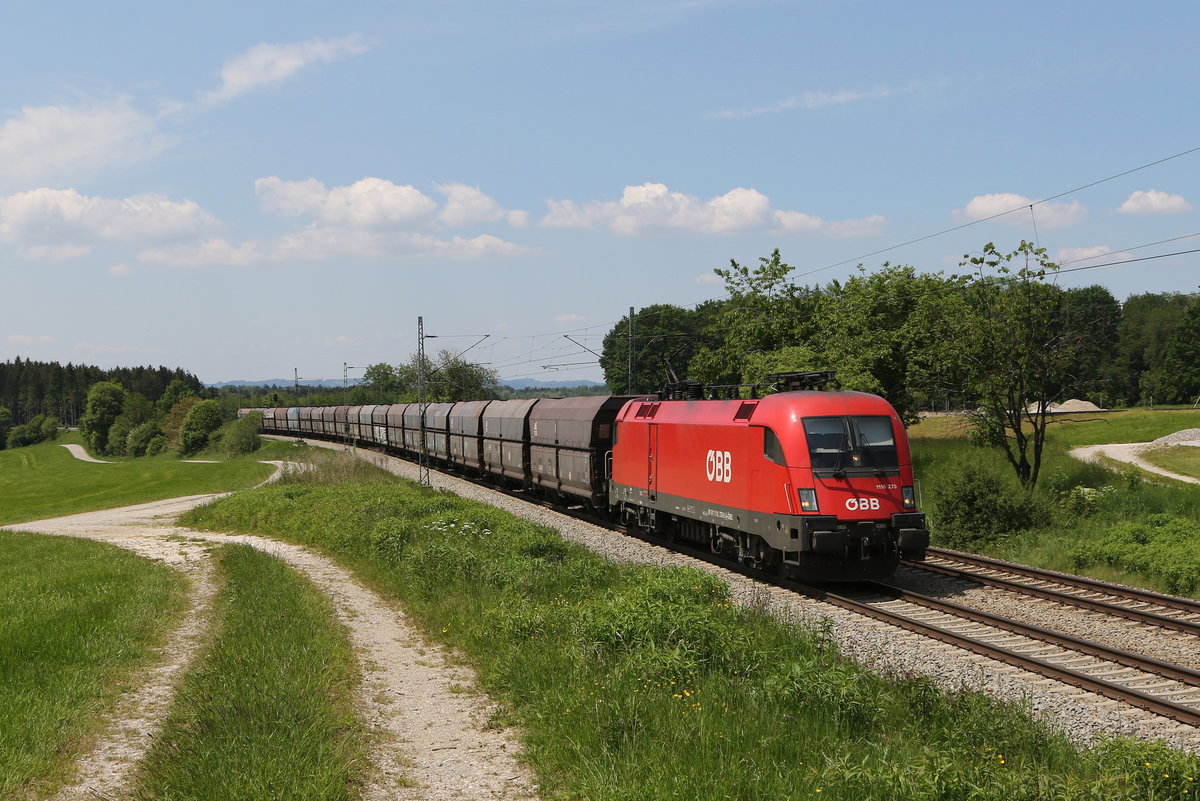 1116 270 auf der Rückfahrt nach Salzburg vom Zementwerk in Rohrdorf in Oberbayern. Aufgenommen am 19. Mai 20202 bei Grabenstätt im Chiemgau.