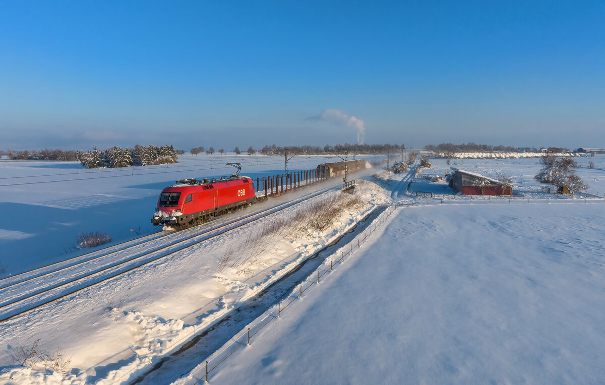1116 279 mit einem Güterzug am 03.12.2023 bei Stephansposching.