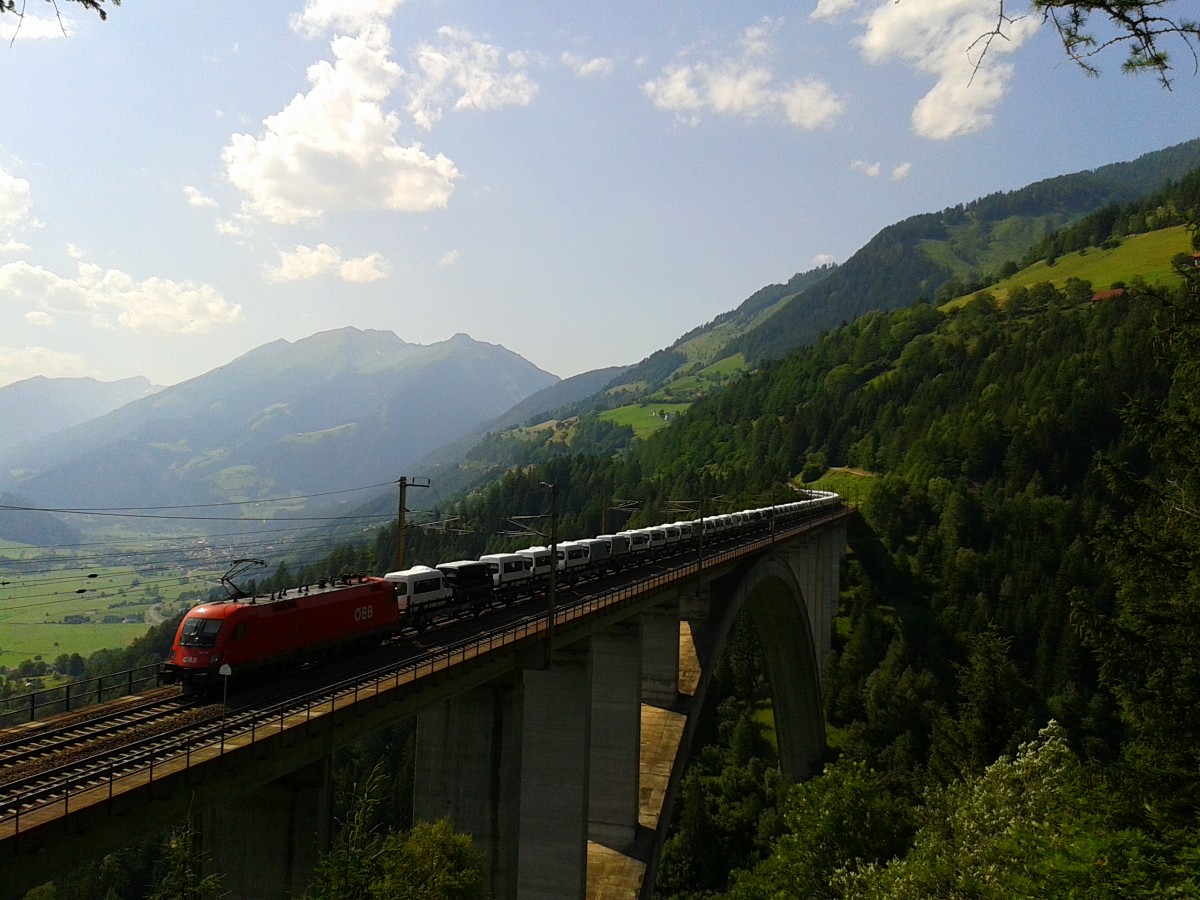 1116 XXX mit einem Güterzug in Richtung Villach am 5.7.2015 auf der Pfaffenberg-Zwenberg-Brücke.