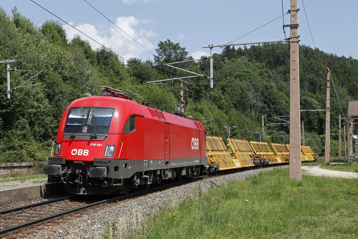 1116.091 mit Güterzug in Klamm-Schottwien am 17.07.2015.