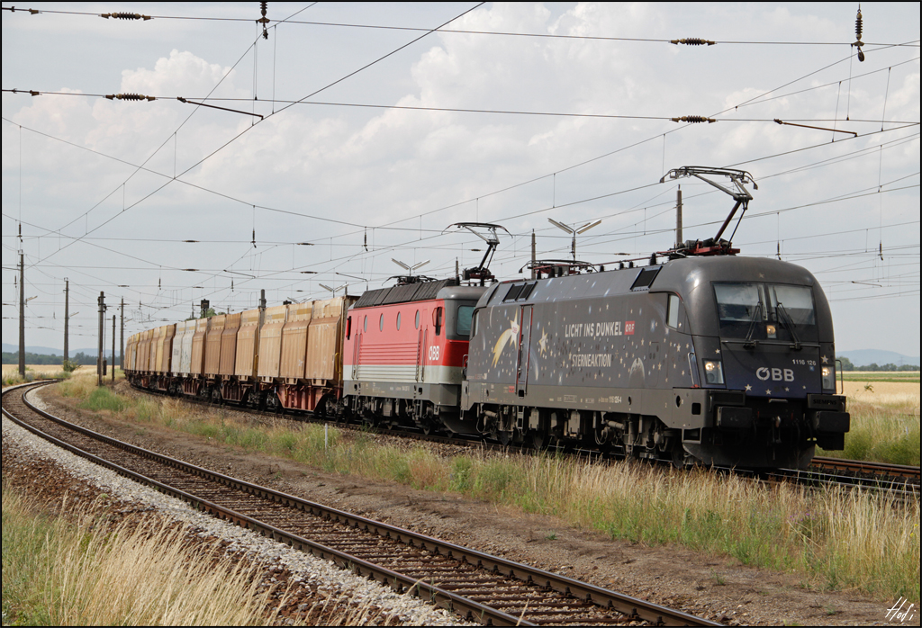 1116.126 und 1144.207 fuhren am 28.06.14 mit einem Innofreight-Ganzzug durch den Bhf. Gramatneusiedl Ri. Hegyeshalom.
