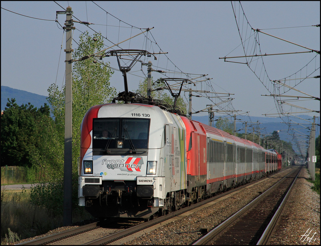 1116.130 und 1116.067 mit dem OIC 531 (Wien Matzleinsdorf Autoreisezuganlage-Lienz in Osttirol) am 31.08.13 in der Hst. Sollenau.