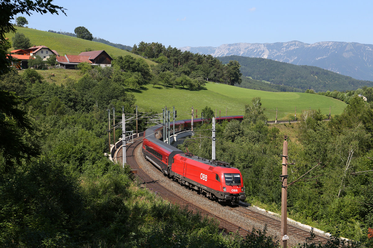 1116.132 fährt mit RJ-559 Über den Abfaltersbachgraben-Viadukt am Eichberg. 4.8.17