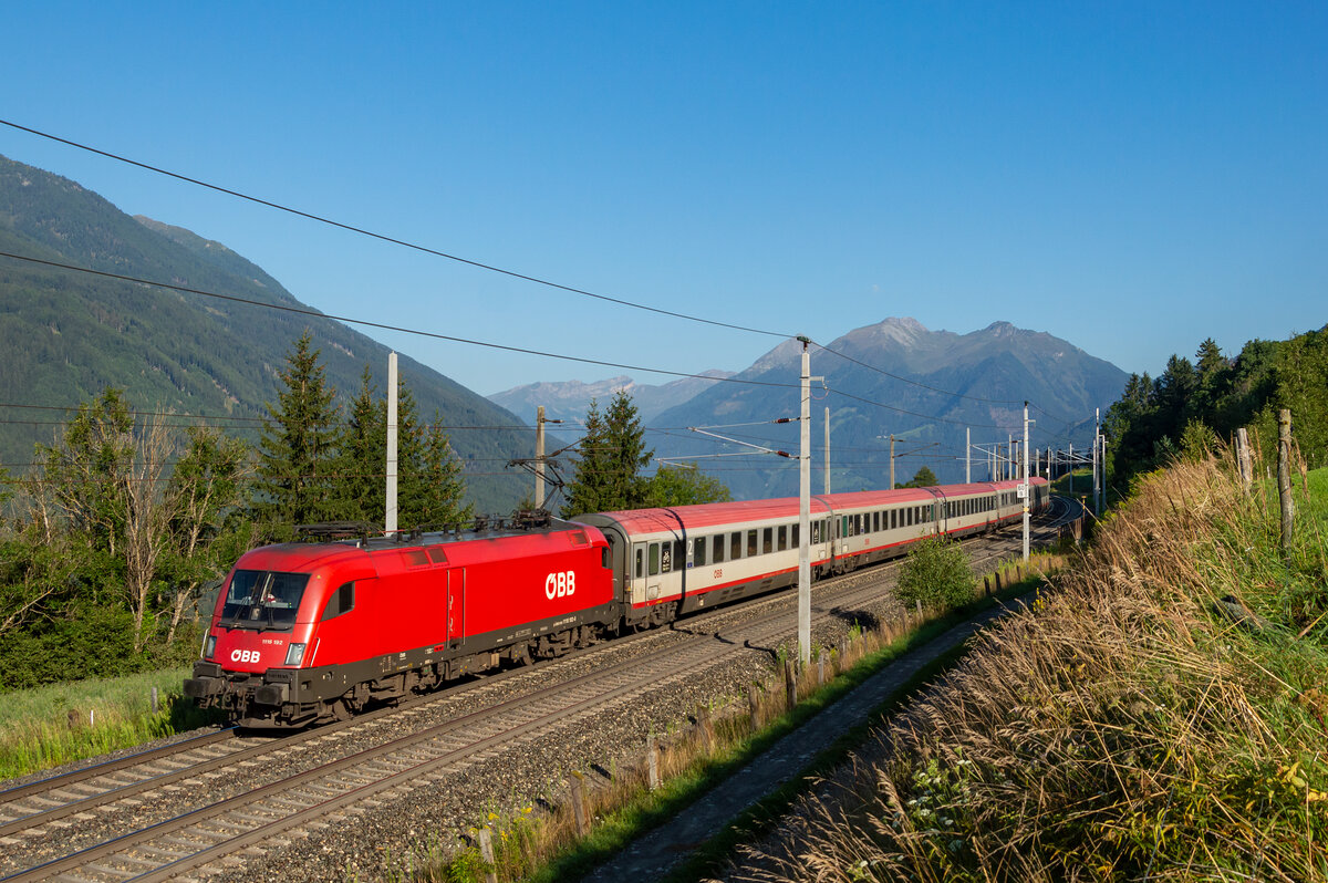 1116.192 mit IC 894 von Salzburg nach Klagenfurt in der Nähe von Penk (Tauernbahn-Südrampe) - 17.08.2023