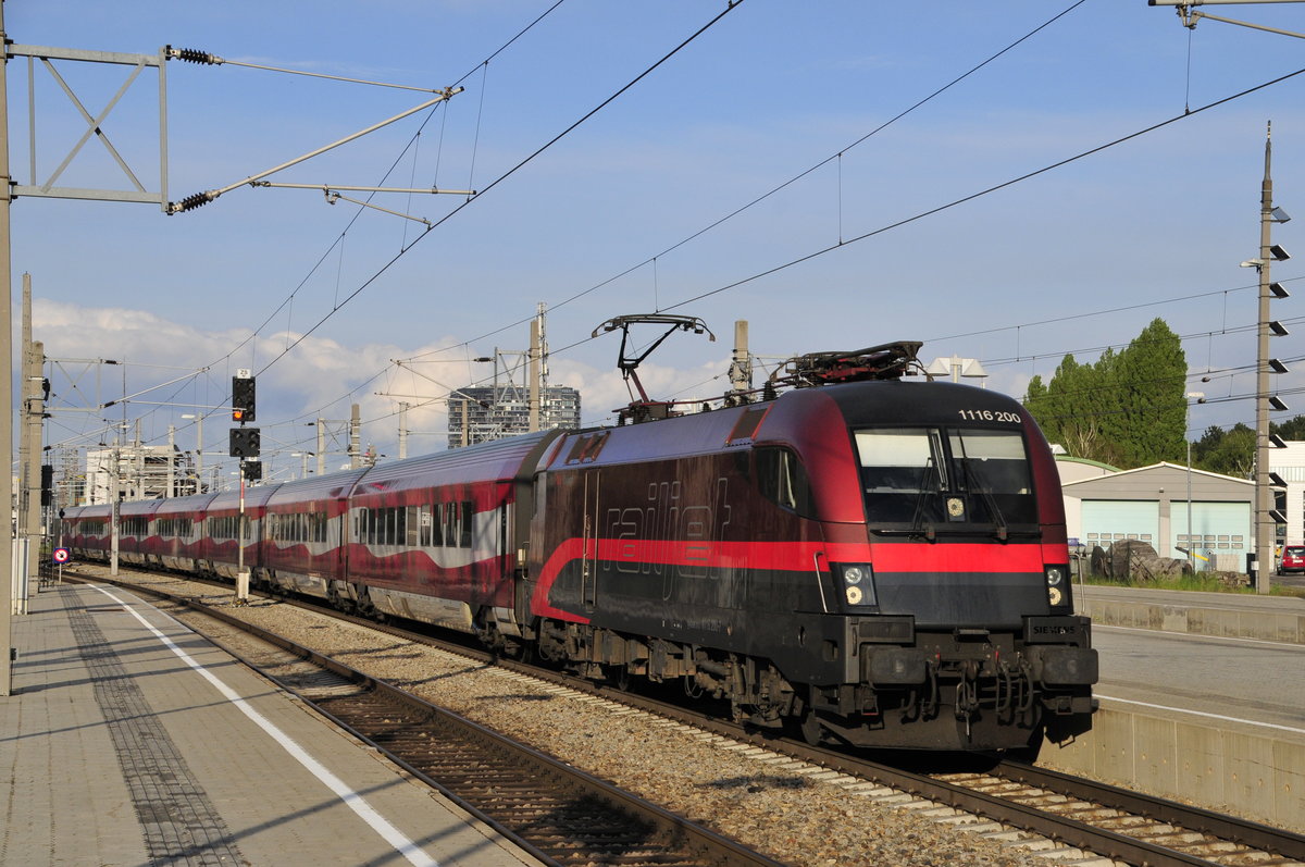 1116.200 mit dem Rj 633 in Wien Meidling am 25.4.16 