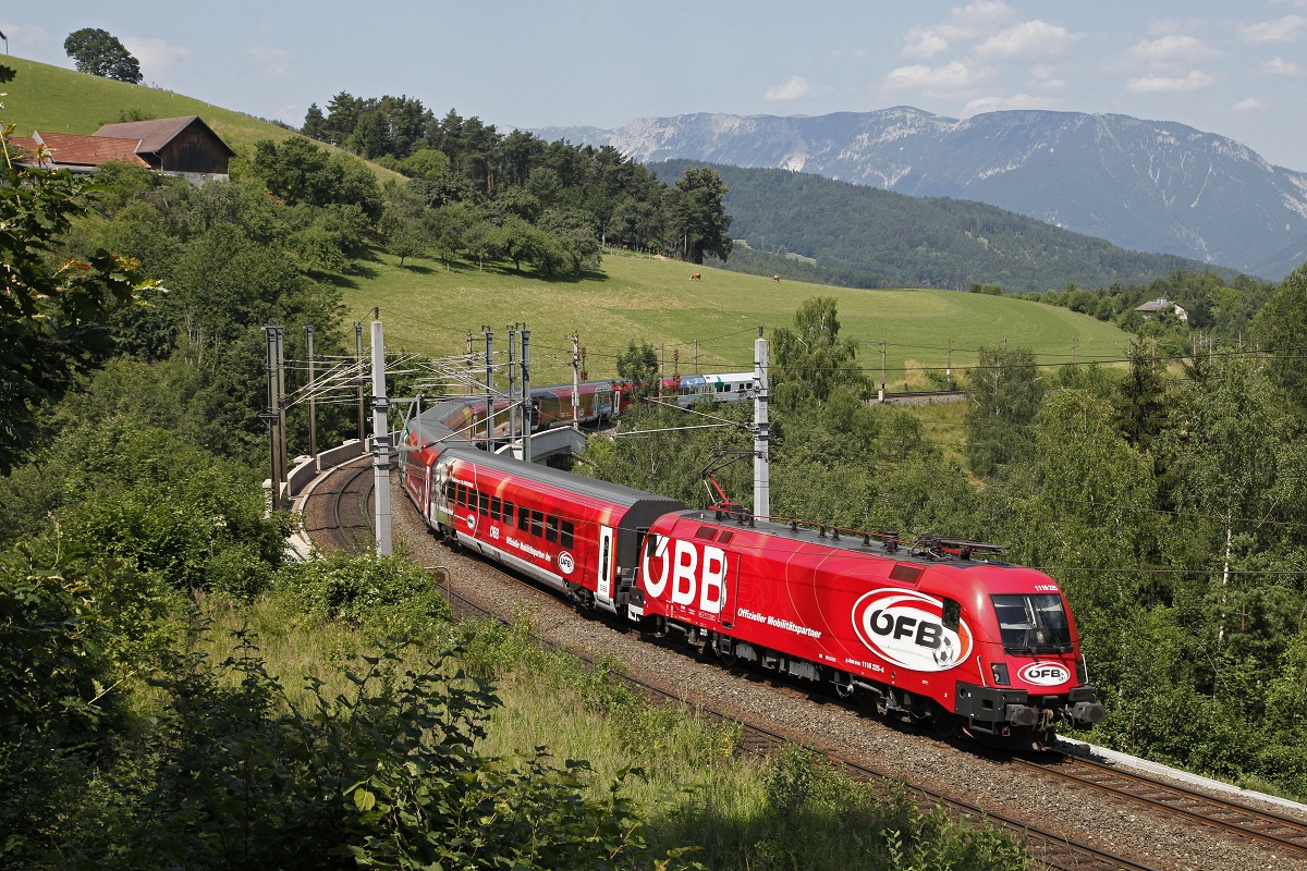 1116.225 fährt am 17.07.2015 als Railjet über den Abfaltersbachviadukt nahe Eichberg.
