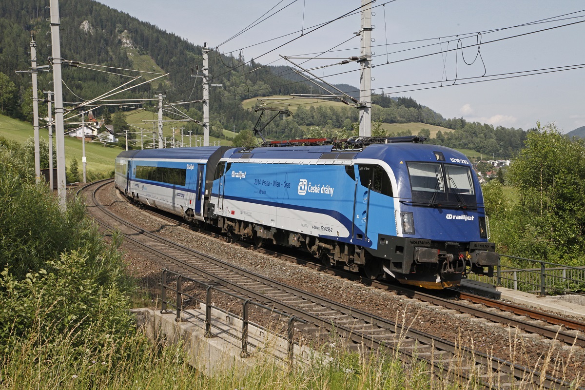 1116.235 mit Railjet bei Spital am Semmering am 12.07.2015.