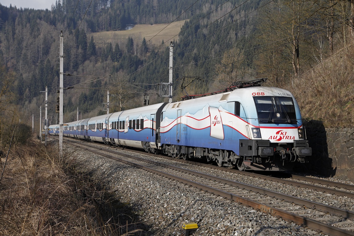 1116.251 als RJ534 bei Wartberg im Mürztal am 26.02.2014.