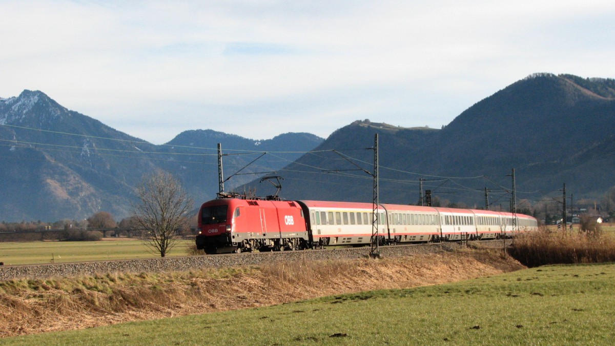 1116er mit Personenzug vor Prien am Chiemsee,03.01.2014