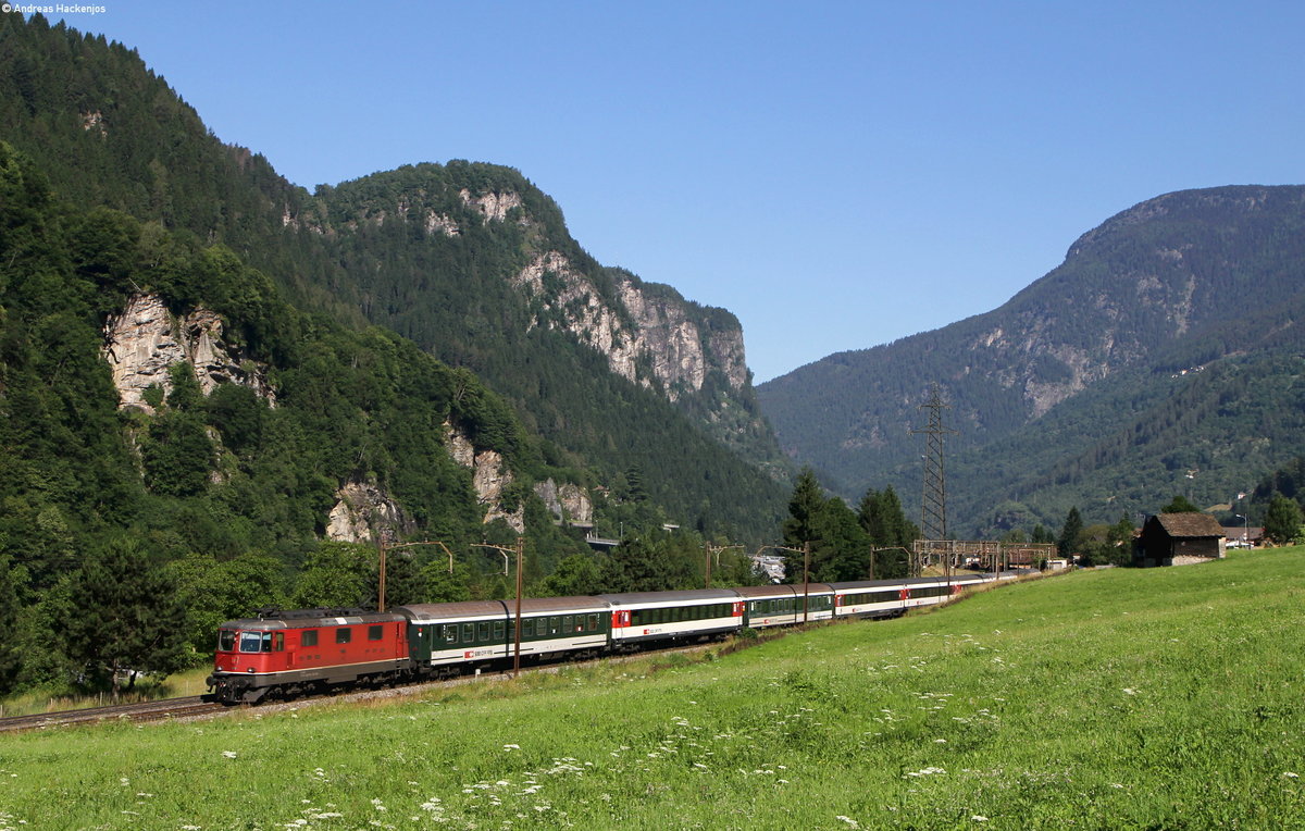 11186 mit dem IR 2311 (Basel SBB-Locarno) bei Faido 24.6.16