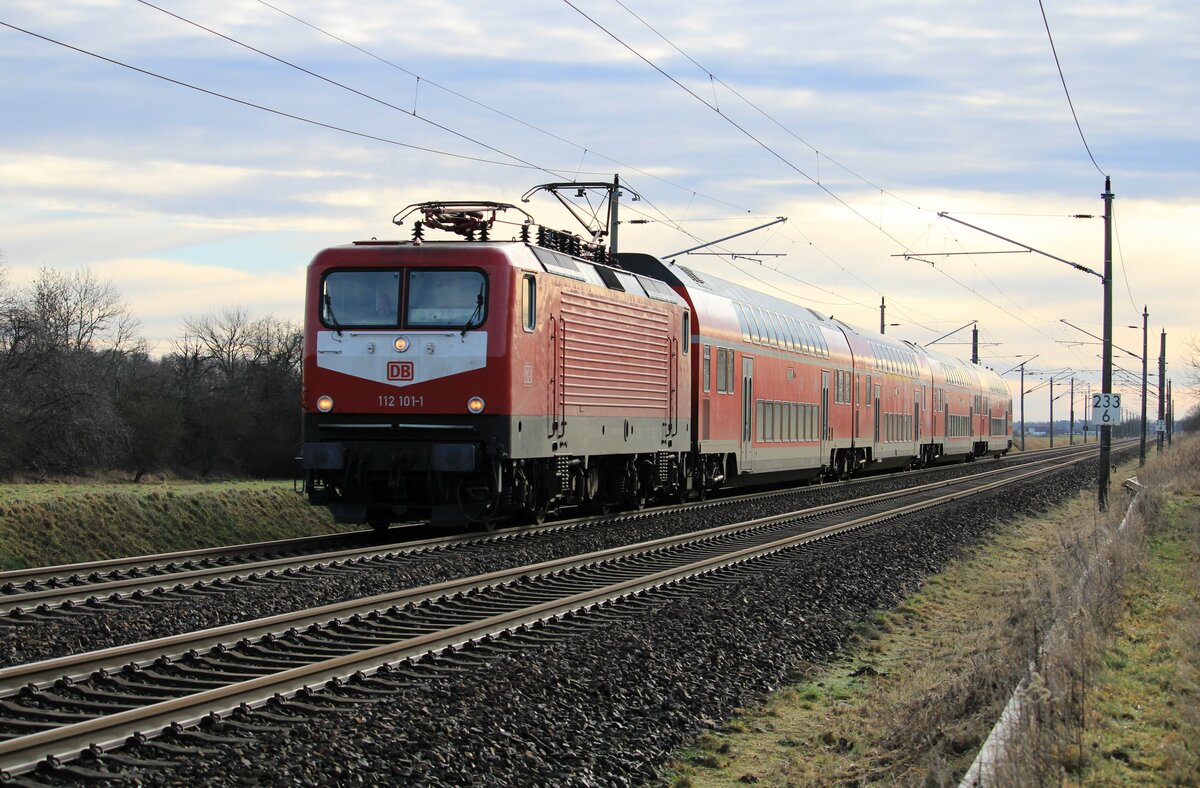 112 101 mit RE3 am 22.01.2022 bei Stralsund.