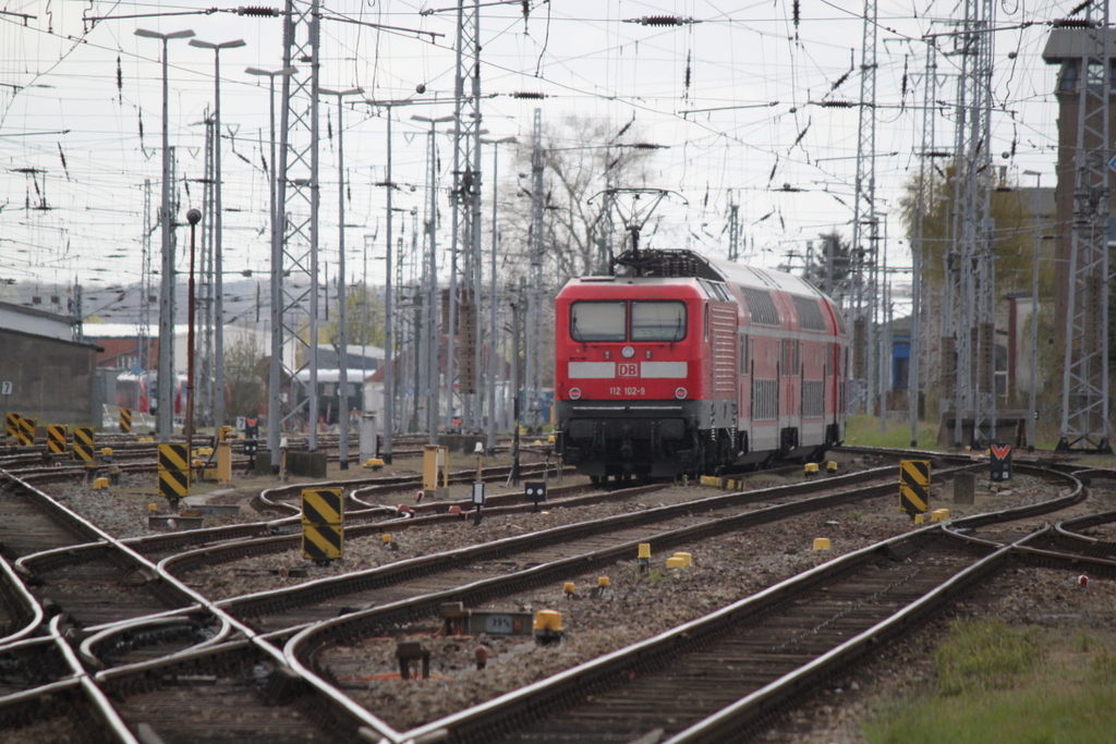 112 102-9 mit RE 4361(Rostock-Elsterwerda)abgestellt im Rostocker Hbf.23.04.2016