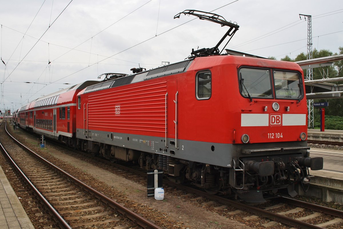 112 104 steht am 4.9.2016 mit einem RE5 (RE4365) Rostock Hauptbahnhof-Rangsdorf im Startbahnhof bereit.  