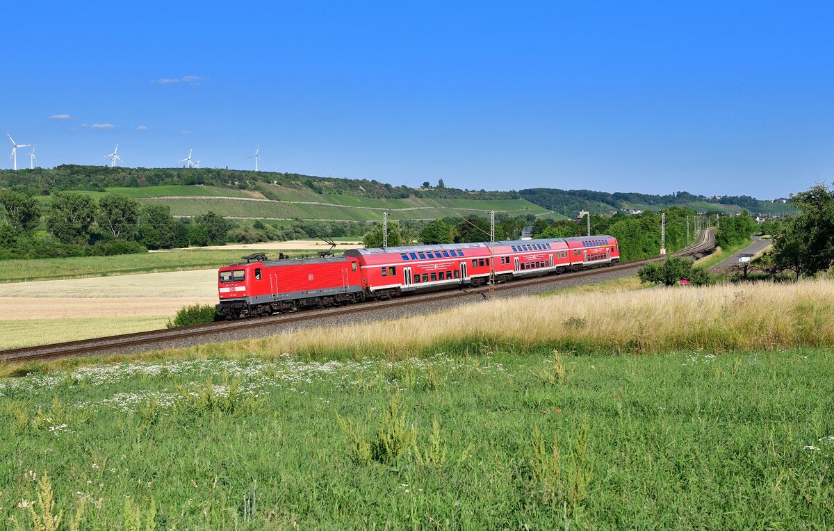 112 105 mit einem Ersatzzug am 25.06.2023 bei Winterhausen.