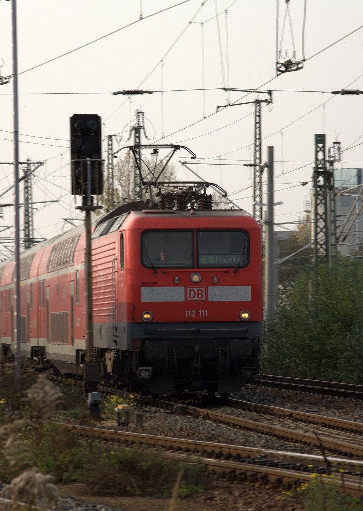 112 111 vor einem RE in Coswig. 01.10.2014 16:56 Uhr.