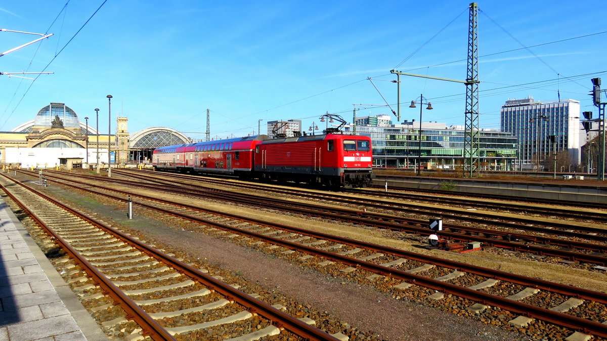 112 112 steht am 26.03.2017 abgestellt in Dresden Hbf und wartet auf ihren Einsatz.