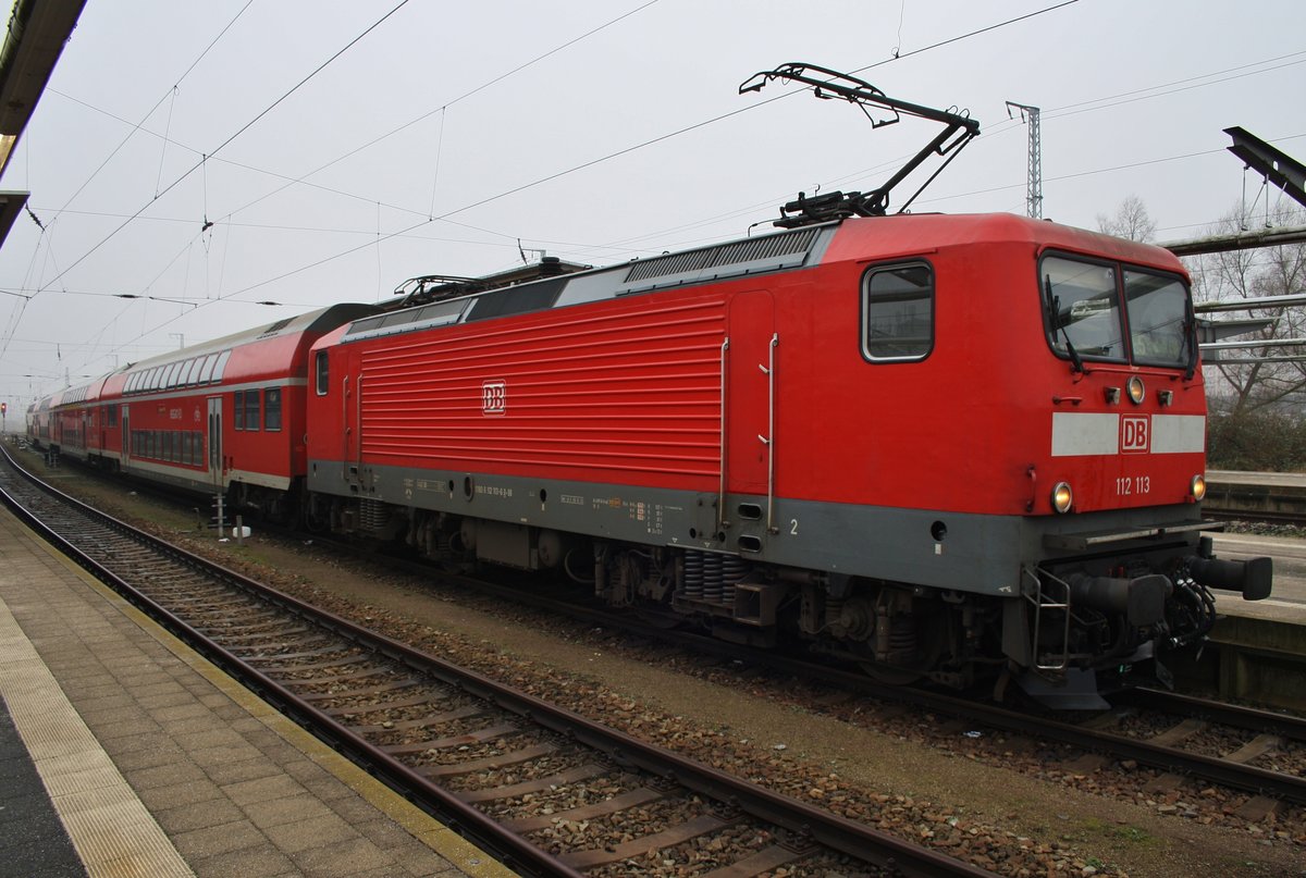 112 113 brachte am 4.2.2017 den RE5 (RE4354) von Wünsdorf-Waldstadt nach Rostock Hauptbahnhof.