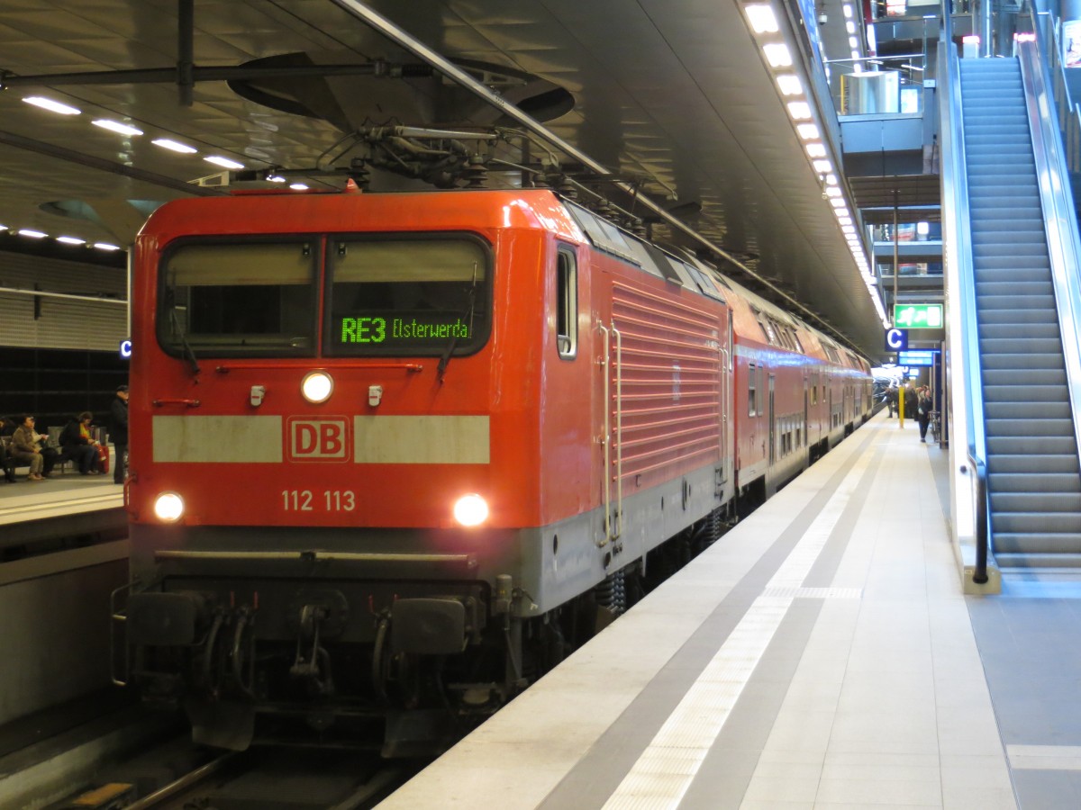 112 113 der DB Regio Nordost am 11.03.2014 mit dem RE 18313 von Stralsund nach Elsterwerda hier in Berlin Hbf (tief) 