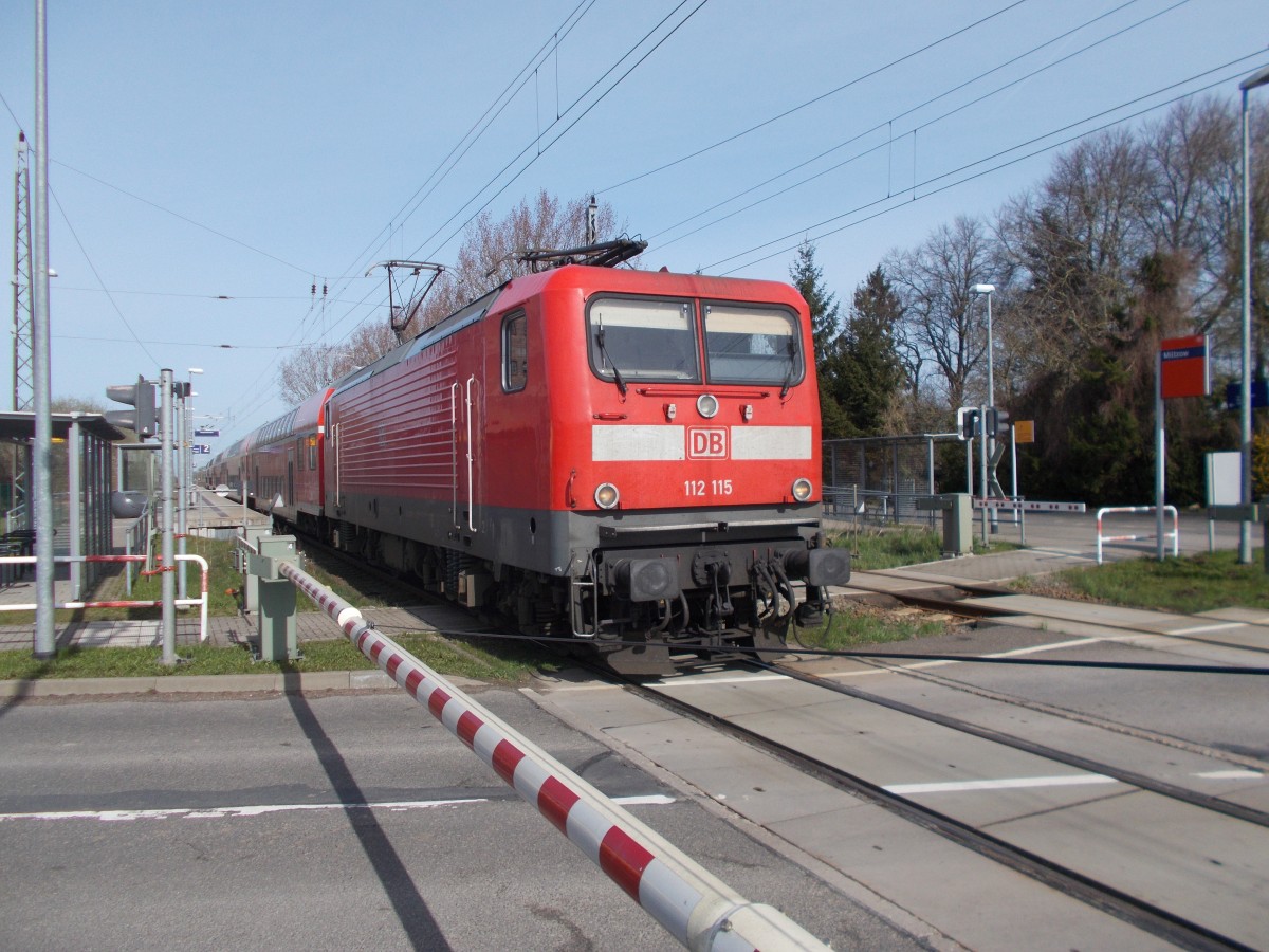 112 115 verließ mit dem RE Stralsund-Elsterwerda,am 12.April 2015,Miltzow.