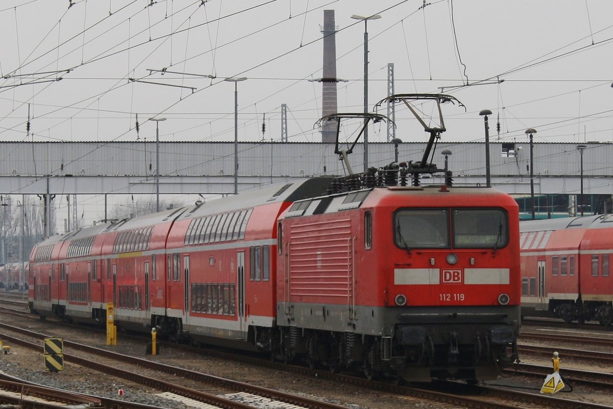 112 119 ist am 12.2.2017 mit einer Dosto-Garnitur im BW Berlin Lichtenberg abgestellt.