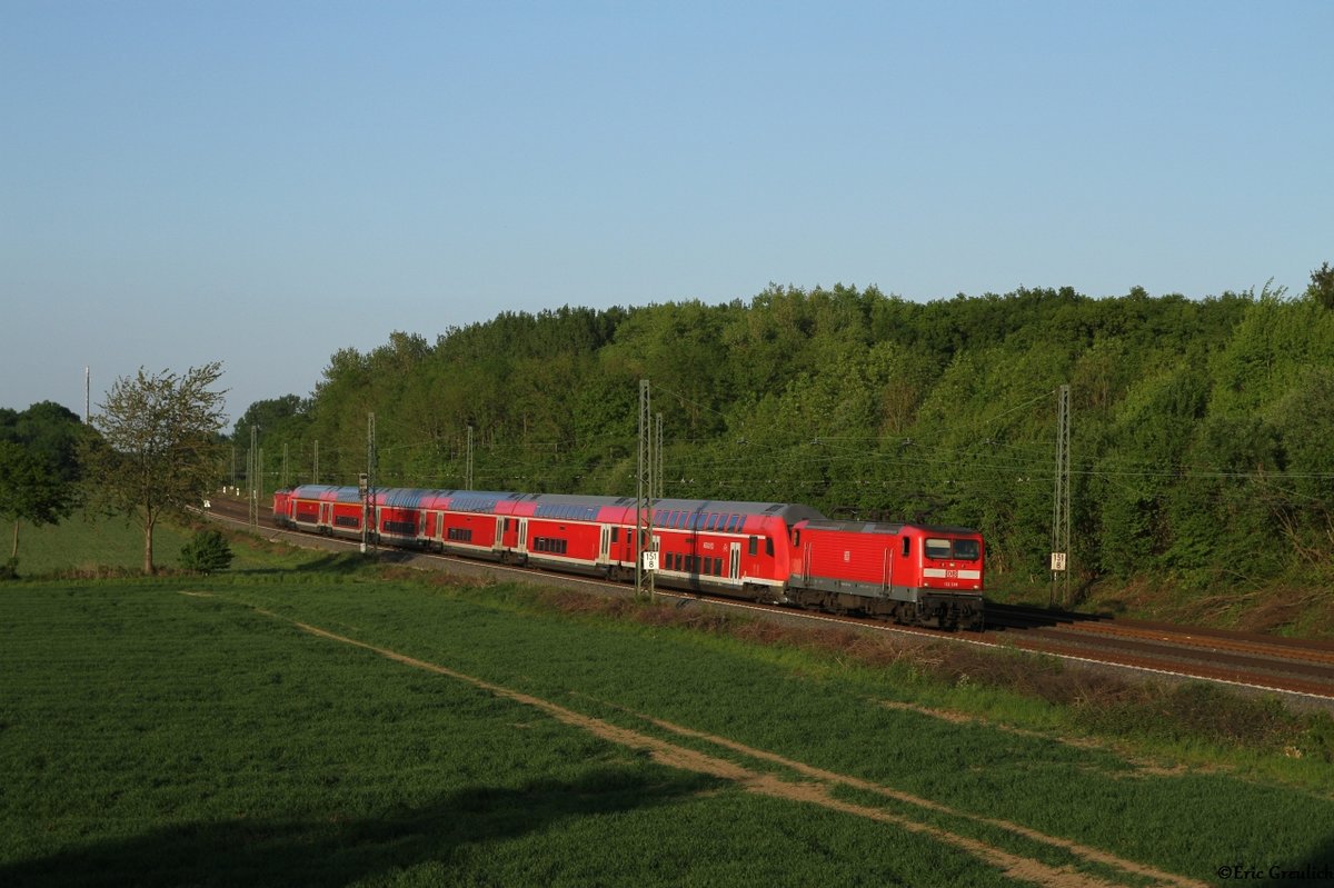 112 136 mit einem RE6 am 15.05.15. bei Oelde.