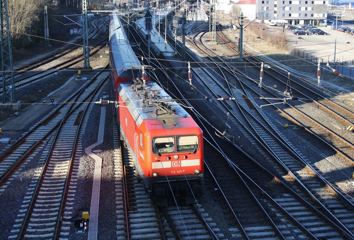 112 141-7 macht sich am 16.3.2016 mit einem RE70 (RE21027) von Kiel in die Hansestadt Hamburg auf den Weg. 