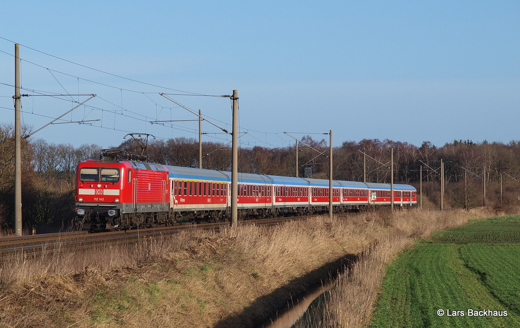 112 142 passiert am 4.01.14 mit einer Artreinen SH-Erxpress Garnitur aus Flensburg Quarnstedt Richtung Hamburg.